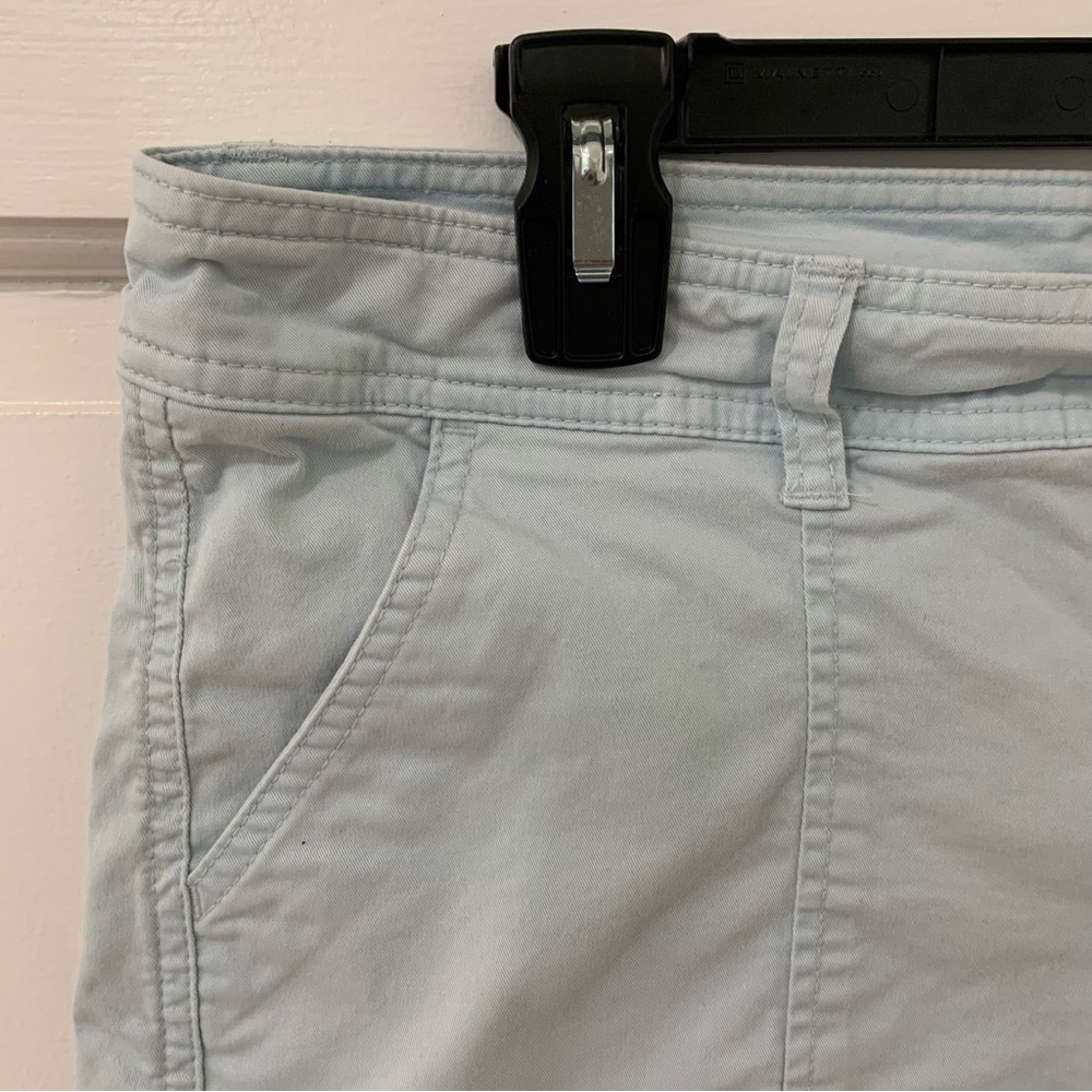 Women’s Gap Mint Color Cargo Style 3‎ Inch Inseam Shorts Size 8 - Picture 2 of 11